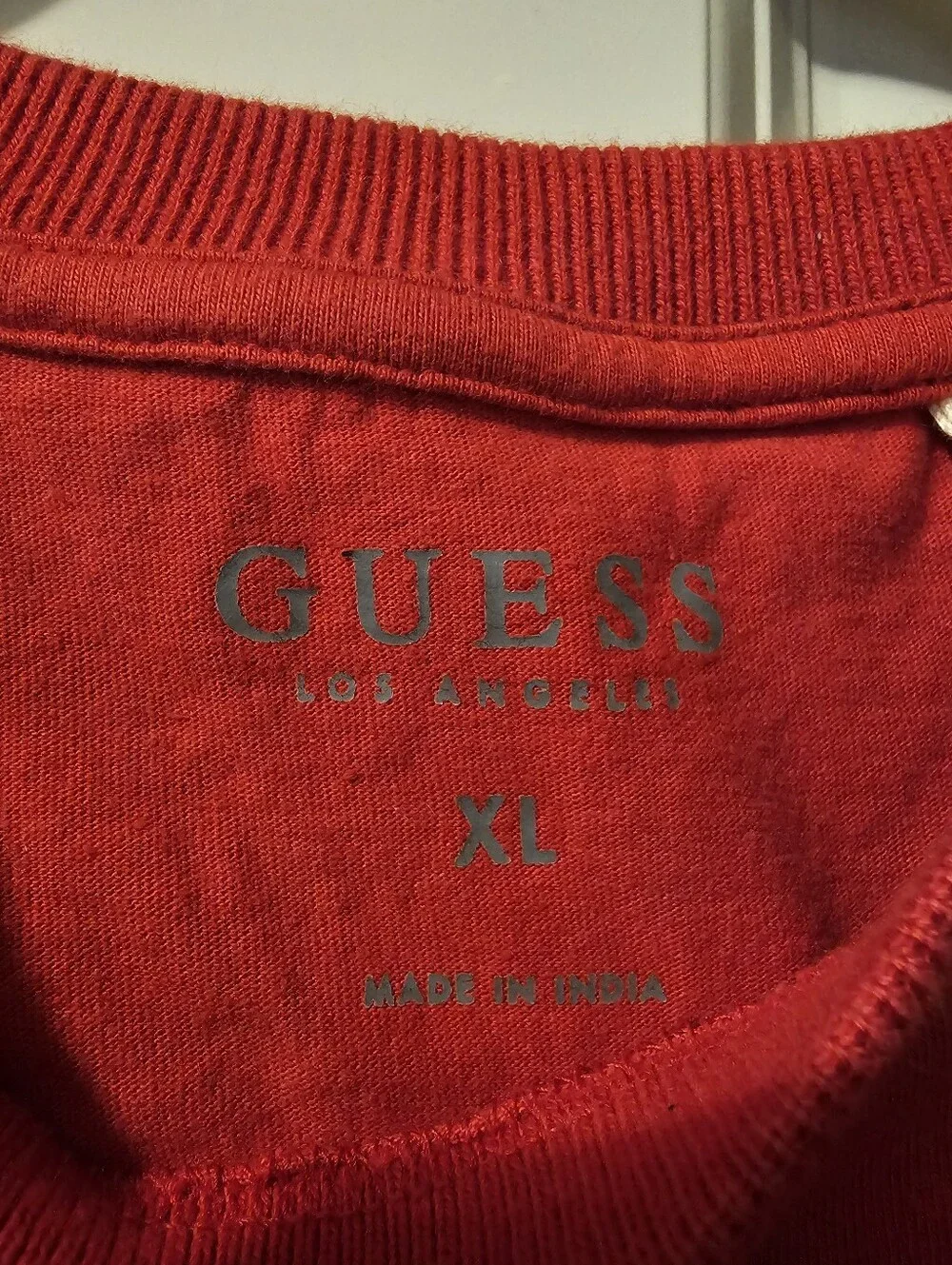 Guess Red Short-Sleeve Logo Tee with Black Trim XL - Picture 6 of 8